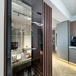 Yin 22nd Floor Panoramic View & King Bed, Parking Apartamento