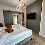 Yin 22nd Floor Panoramic View & King Bed, Parking *