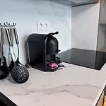 Yin 22nd Floor Panoramic View & King Bed, Parking Apartamento