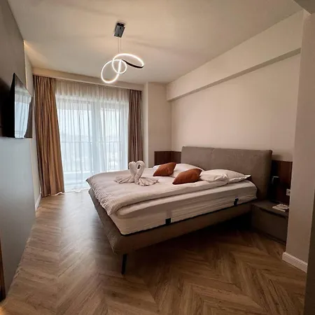 Yin 22nd Floor Panoramic View & King Bed, Parking * Kluž