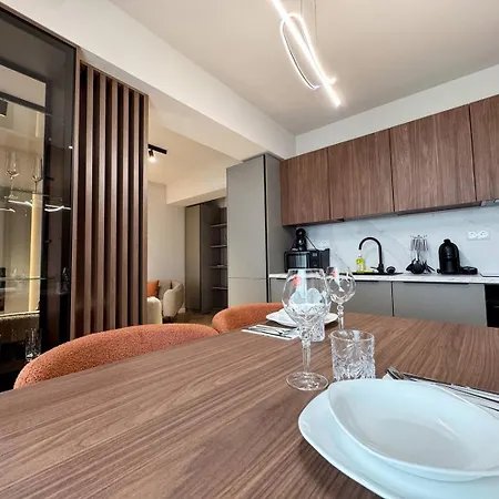 Yin 22nd Floor Panoramic View & King Bed, Parking דירה קלוז'-נאפוקה