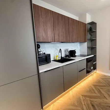 Yin 22nd Floor Panoramic View & King Bed, Parking דירה