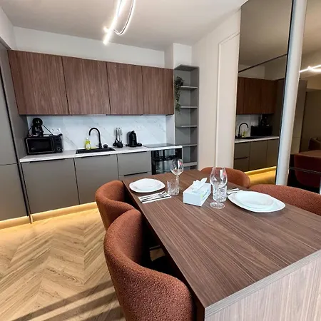 Yin 22nd Floor Panoramic View & King Bed, Parking Apartment *