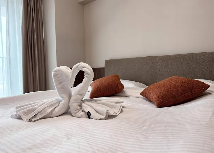 Yin 22nd Floor Panoramic View & King Bed, Parking *