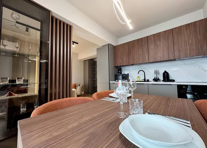 Yin 22nd Floor Panoramic View & King Bed, Parking Apartment Cluj-Napoca