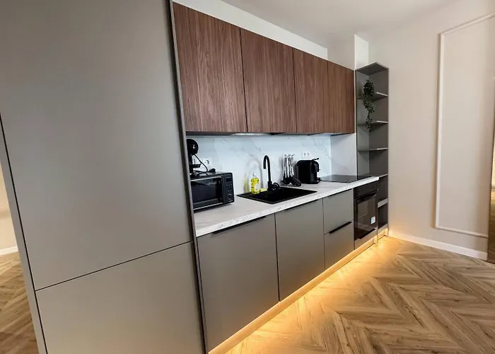 Yin 22nd Floor Panoramic View & King Bed, Parking דירה