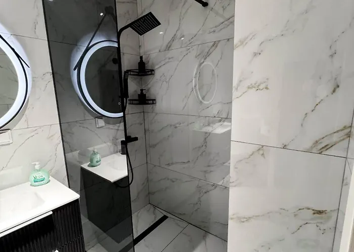 Yin 22nd Floor Panoramic View & King Bed, Parking דירה קלוז'-נאפוקה