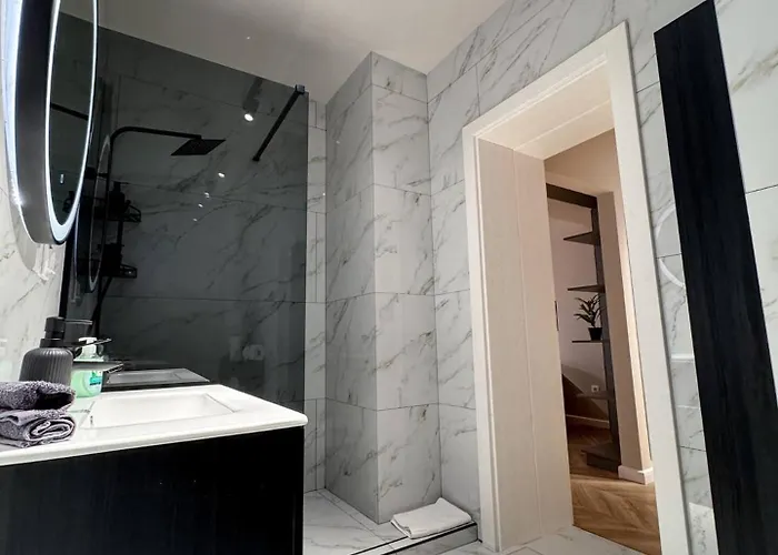 דירה Yin 22nd Floor Panoramic View & King Bed, Parking קלוז'-נאפוקה