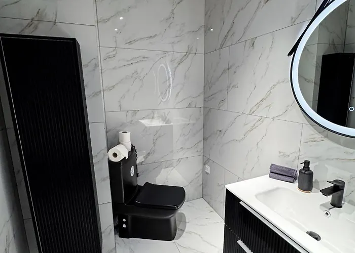 Yin 22nd Floor Panoramic View & King Bed, Parking Apartment *