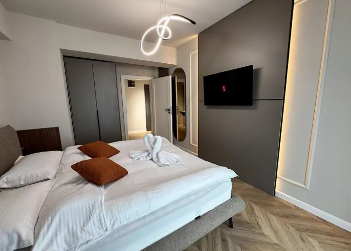 Yin 22nd Floor Panoramic View & King Bed, Parking *