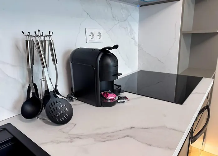 Yin 22nd Floor Panoramic View & King Bed, Parking Apartment