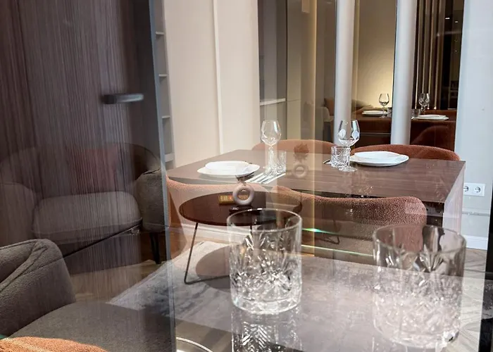 Yin 22nd Floor Panoramic View & King Bed, Parking קלוז'-נאפוקה